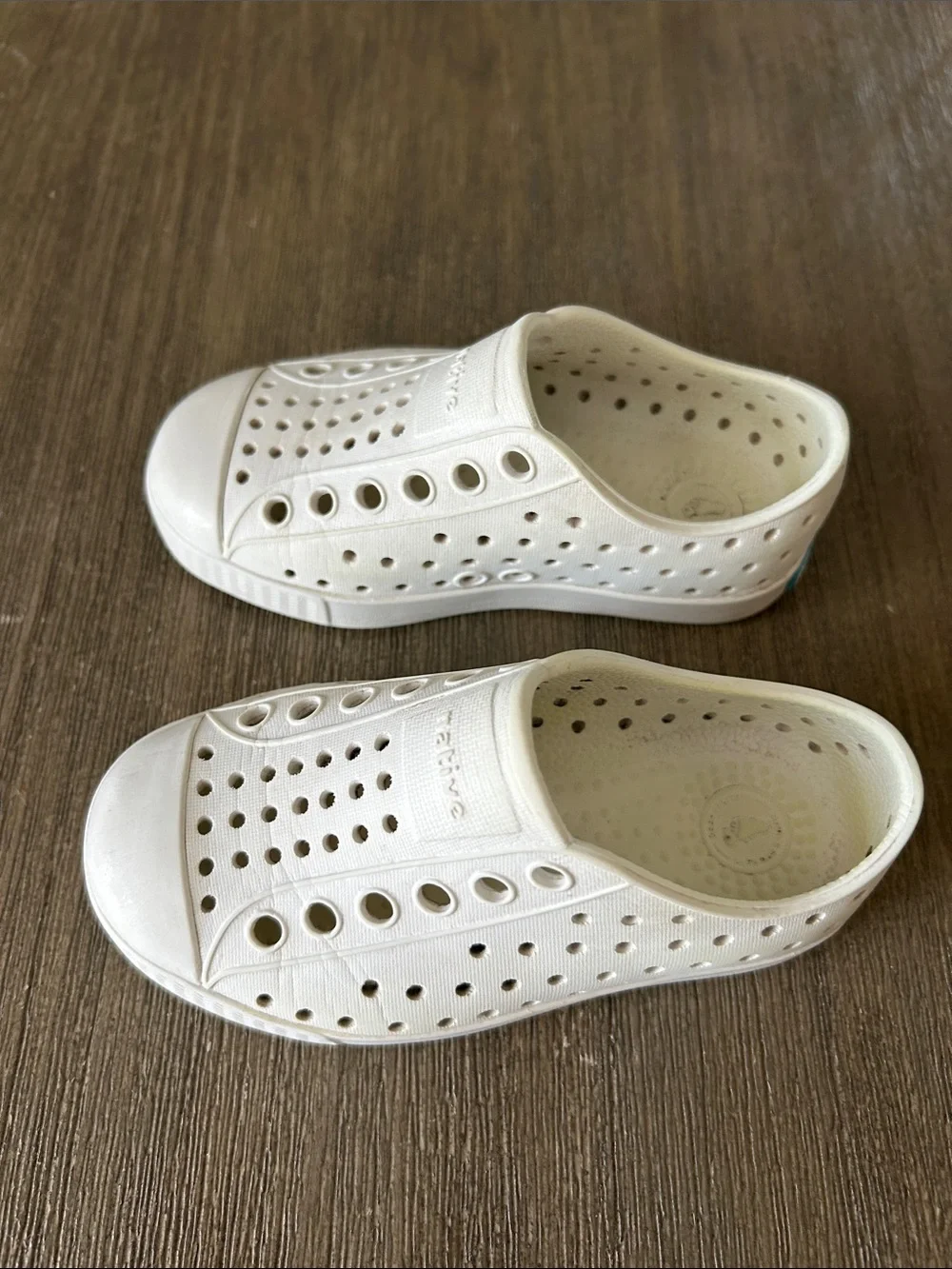 Native Jefferson Kids Water Shoe Slip-On White, Size C7.